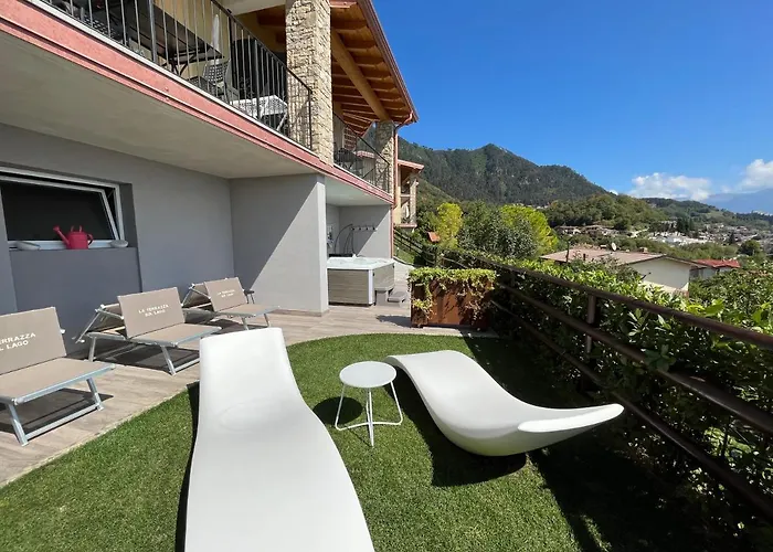 La Terrazza Sul Lago, *