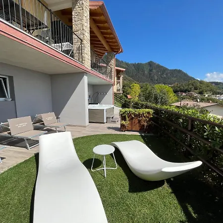 La Terrazza Sul Lago, *