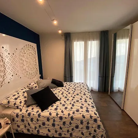 La Terrazza Sul Lago, *